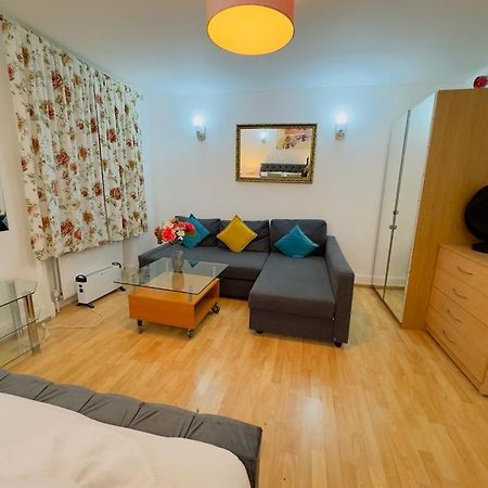 Bright Budget Studio Apartment In Central London Exterior photo